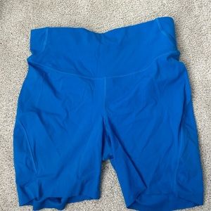 Base pace shorts poolside